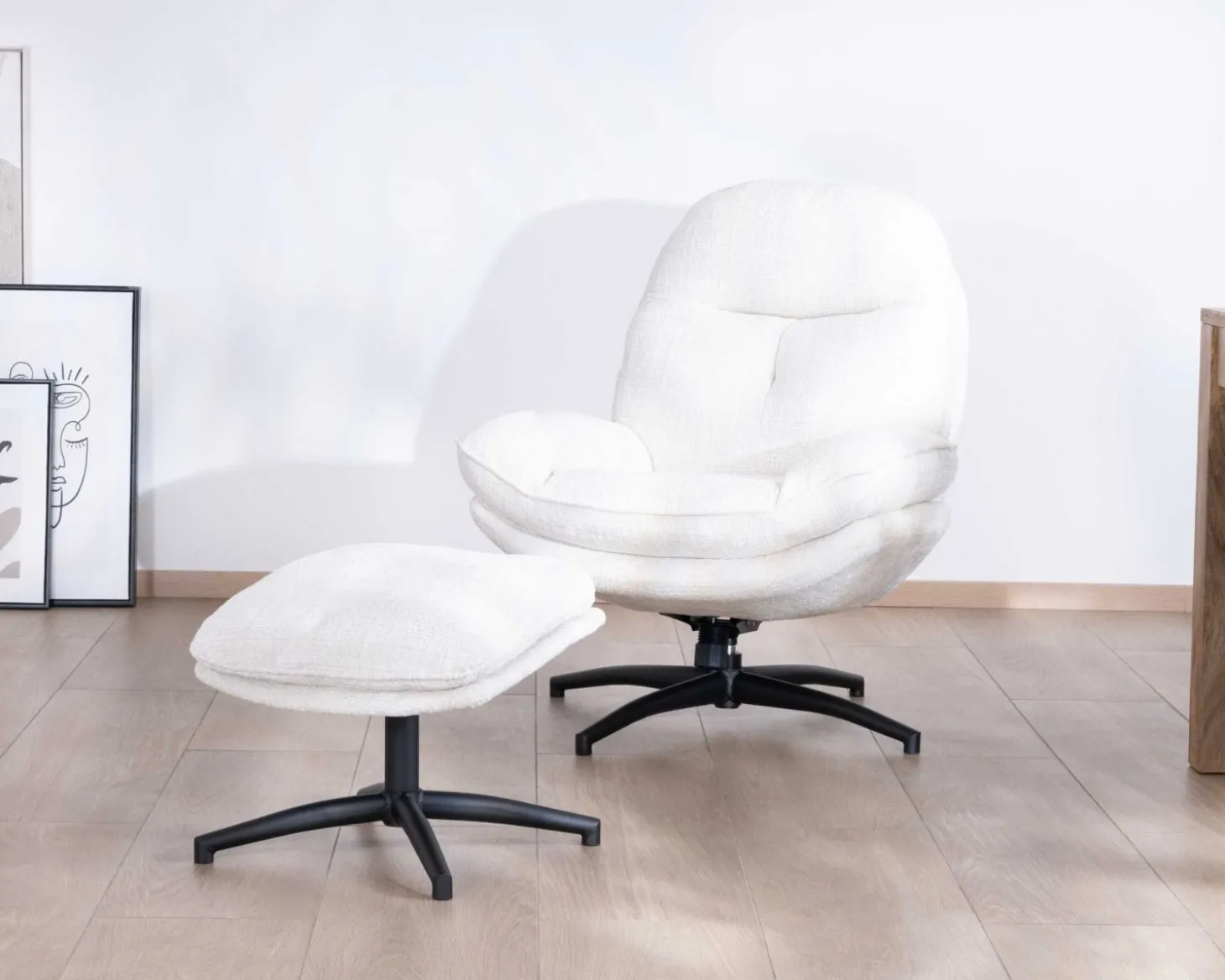 Fauteuil vintage avec pouf en tissu blanc ultra doux "Branson"