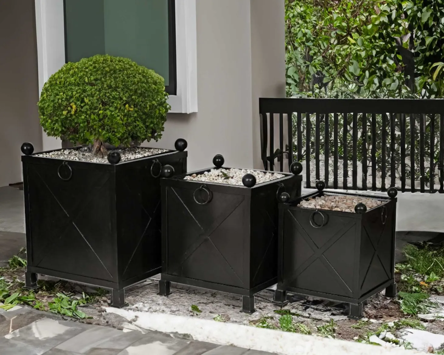 Grand bac cache pot décoratif 65 cm en métal noir "Gardénia"