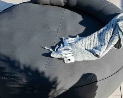 Grand bain de soleil ultra-moelleux en tissu gris foncé 