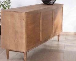 Grand buffet contemporain en manguier avec portes et tiroirs poignées encastrées "Cabure"