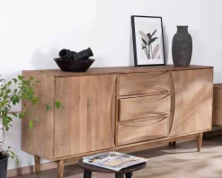 Grand buffet contemporain en manguier avec portes et tiroirs poignées encastrées 