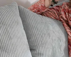 Grand canapé moelleux avec pouf modulaire 