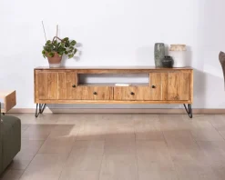 Grand meuble TV 195 cm en acacia façades gaufrées et pieds métal "Wendy"