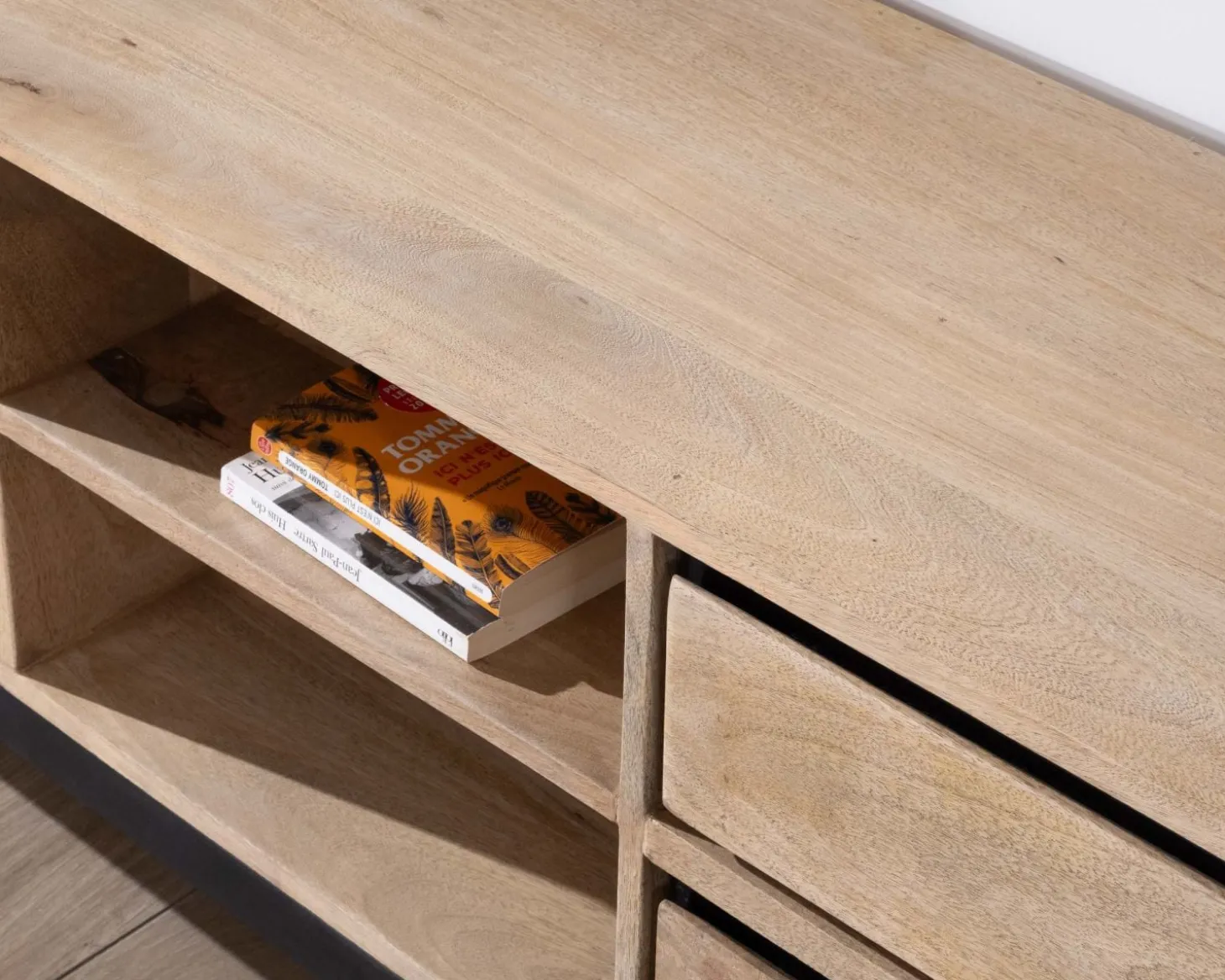 Grand meuble TV bicolore en manguier avec portes, niches et tiroirs "Bocca" 180 cm