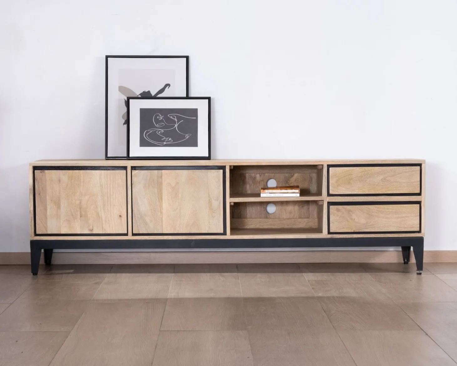 Grand meuble TV bicolore en manguier avec portes, niches et tiroirs "Bocca" 180 cm
