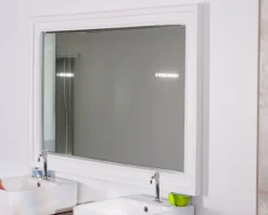 Grand miroir rectangulaire 130x90 cm cadre en acacia blanc "Trégastel"