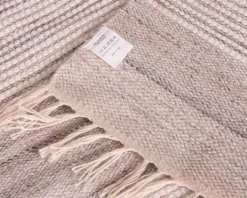 Grand tapis avec franges rayé coloris clairs 
