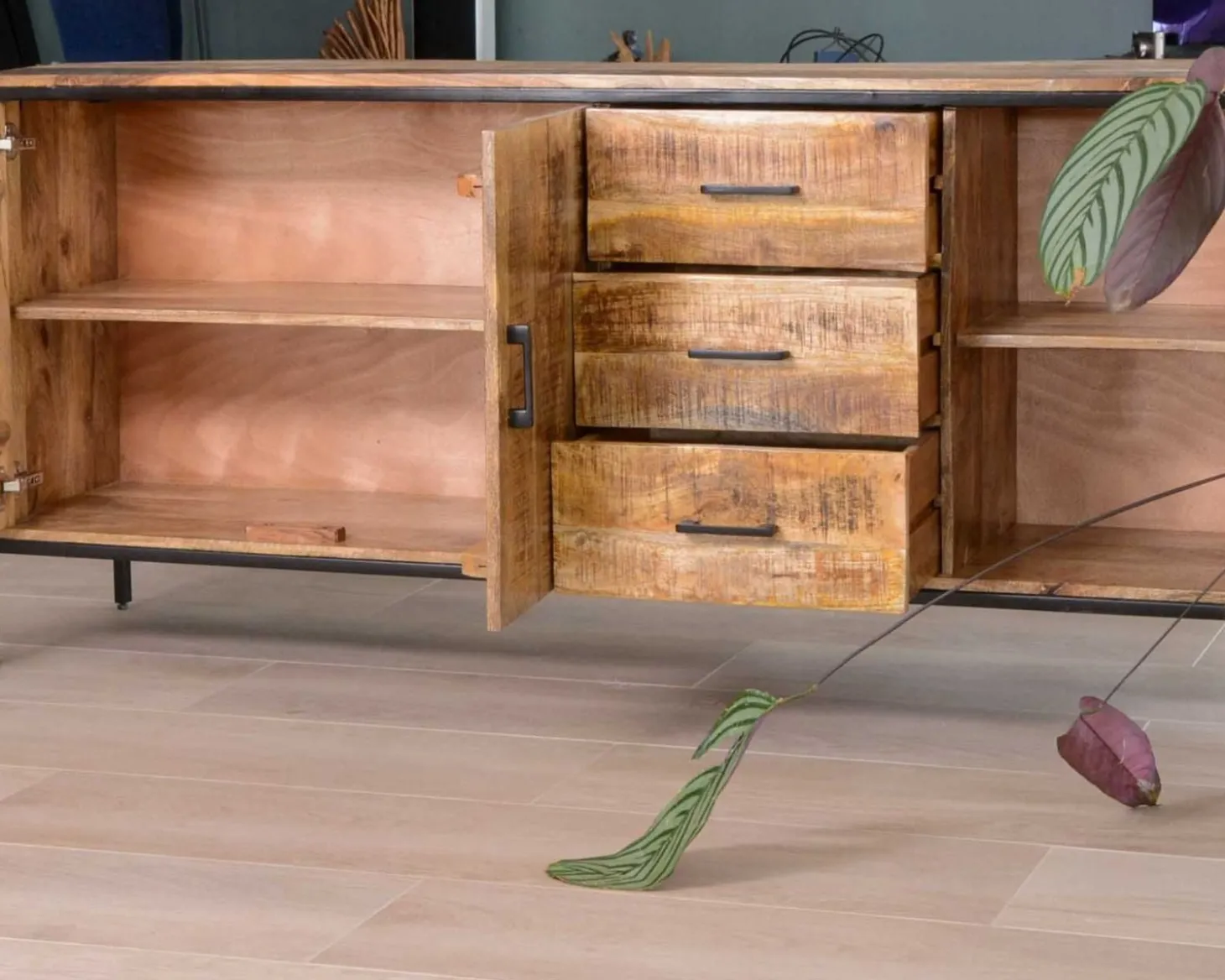 Grande enfilade en bois massif et métal "Mango" multi rangements