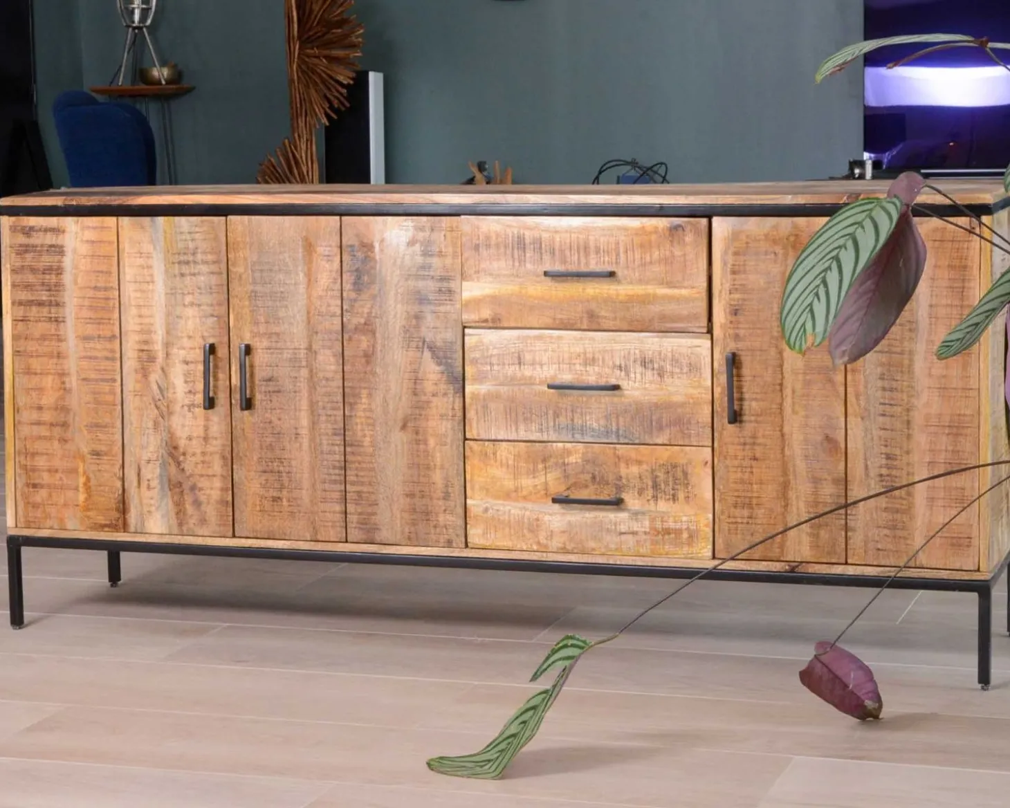Grande enfilade en bois massif et métal "Mango" multi rangements