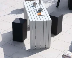 Grande table de bar épurée en aluminium blanc 200cm "Java Island"