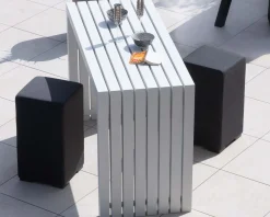 Grande table de bar épurée en aluminium blanc 200cm 