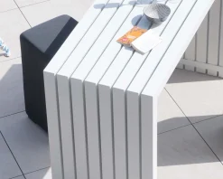Grande table de bar épurée en aluminium blanc 200cm 