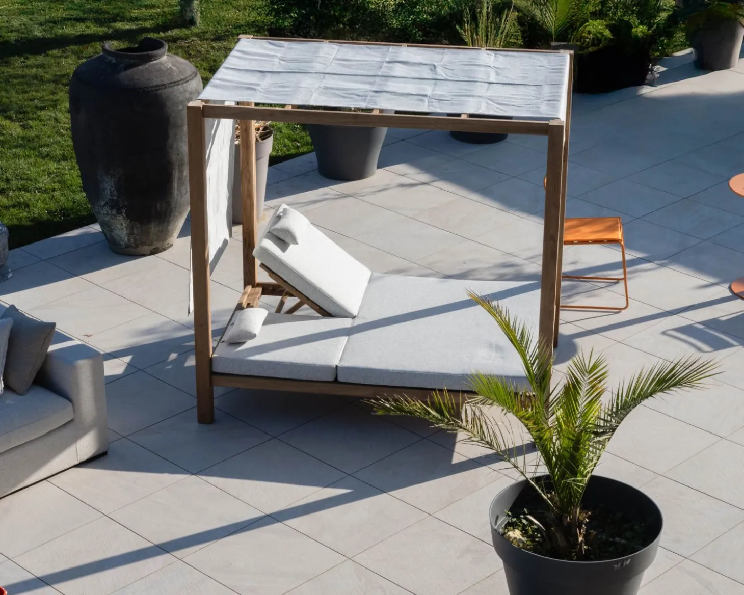 Lit de jardin en teck et tissu spécial extérieur gris clair "Eclipse"
