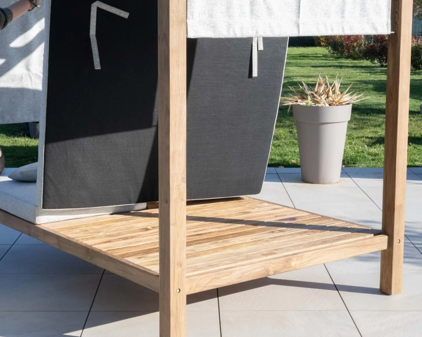 Lit de jardin en teck et tissu spécial extérieur gris clair "Eclipse"