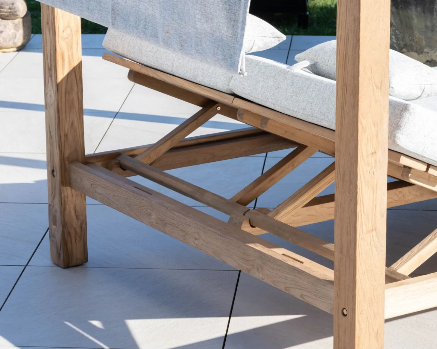 Lit de jardin en teck et tissu spécial extérieur gris clair "Eclipse"