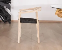 Lot de 4 chaises contemporaines en teck naturel et assise noire "Tiska"