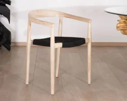 Lot de 4 chaises contemporaines en teck naturel et assise noire "Tiska"