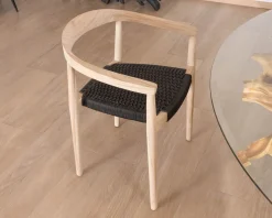 Lot de 4 chaises contemporaines en teck naturel et assise noire 