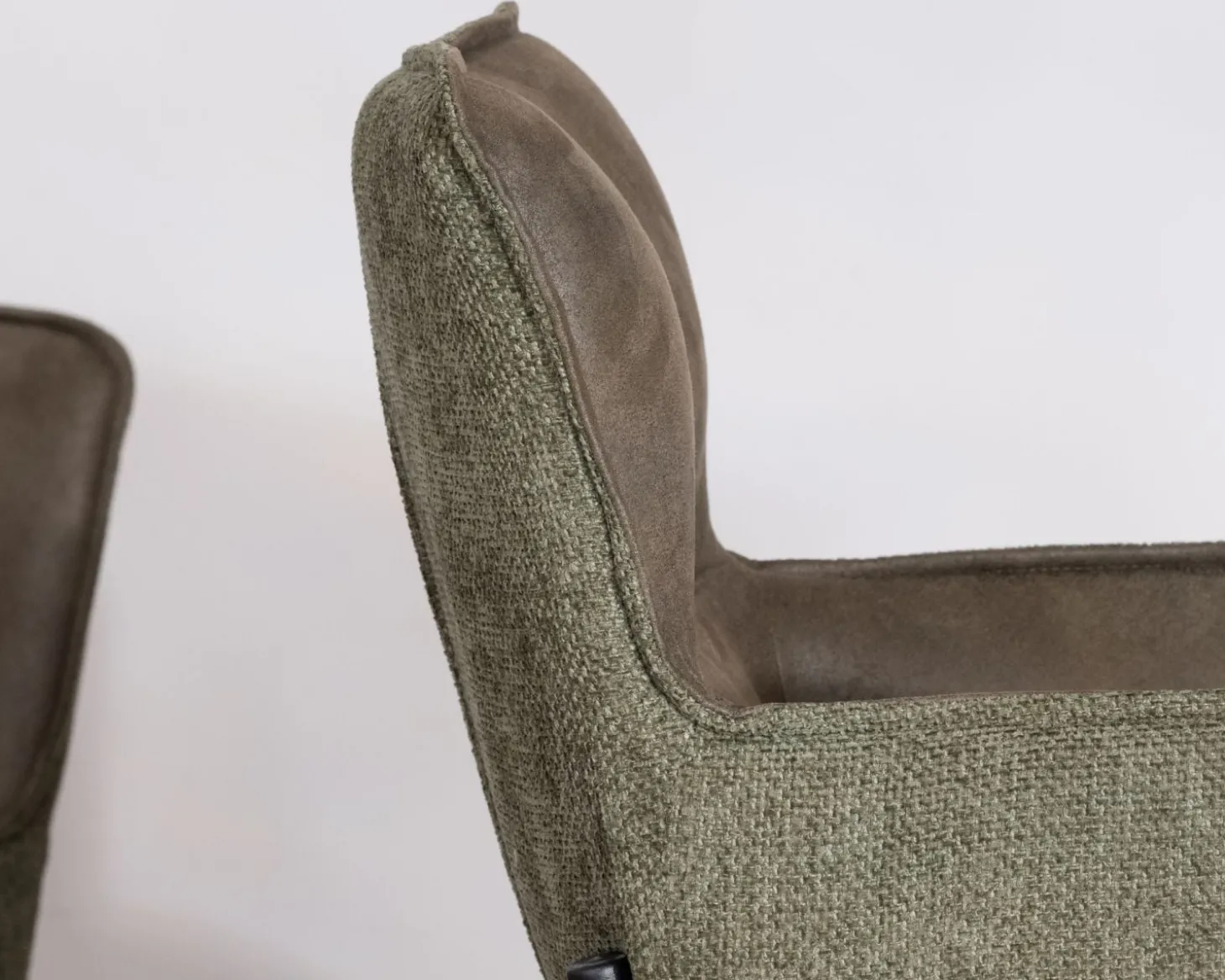 Lot de 2 chaises de bar bi-matière vert et pieds en métal noir "Lokka" effet cuir vieilli esprit rétro