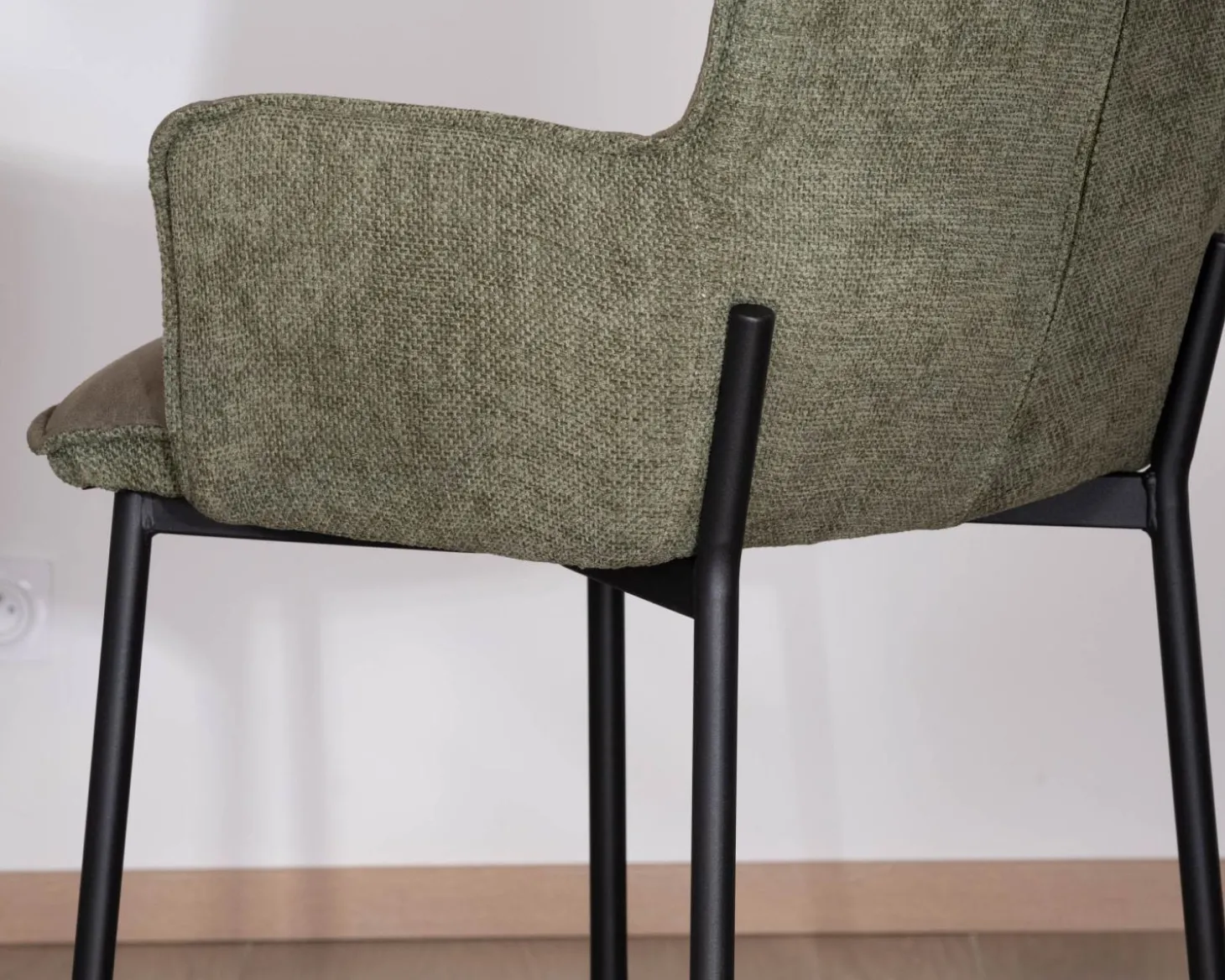 Lot de 2 chaises de bar bi-matière vert et pieds en métal noir "Lokka" effet cuir vieilli esprit rétro