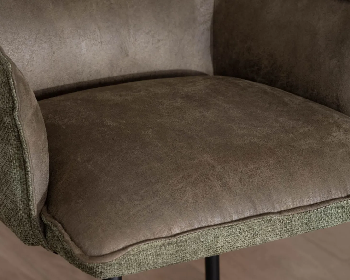 Lot de 2 chaises de bar bi-matière vert et pieds en métal noir "Lokka" effet cuir vieilli esprit rétro