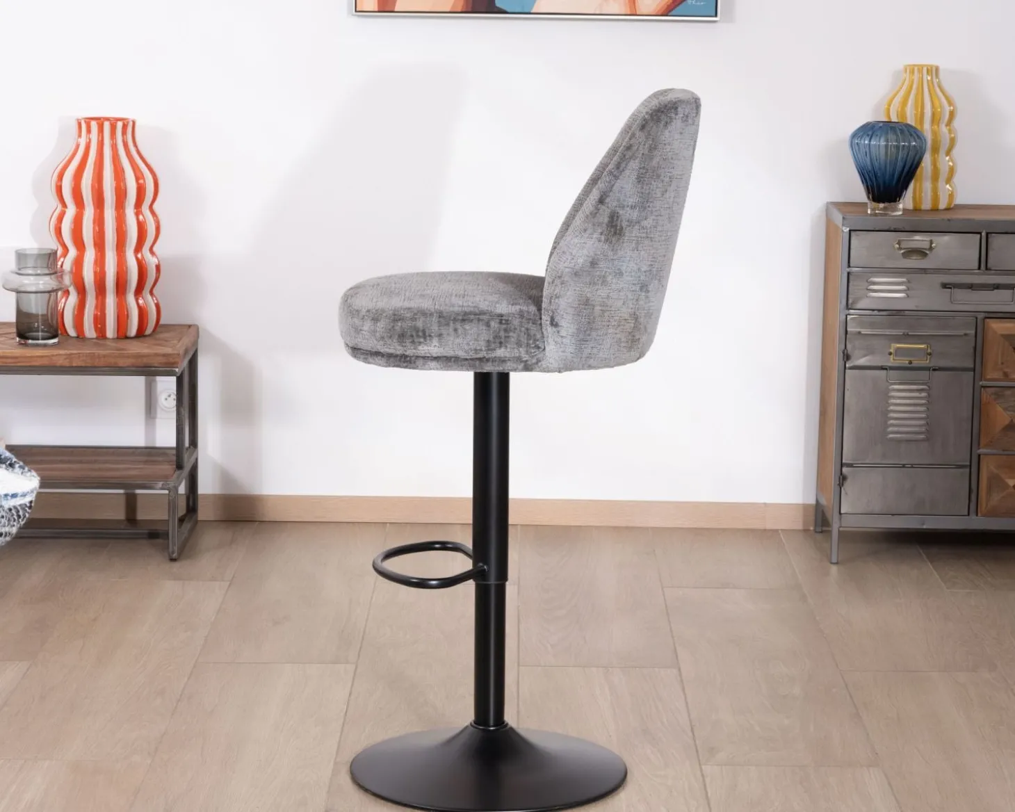 Lot de 2 chaises de bar hauteur réglable en velours gris et pied métal noir "Zoung"