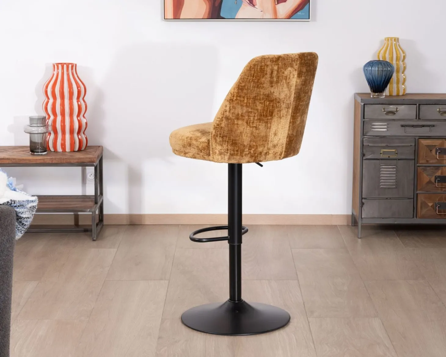 Lot de 2 chaises de bar pivotantes et réglables en velours ocre "Zoung" et pied en métal noir