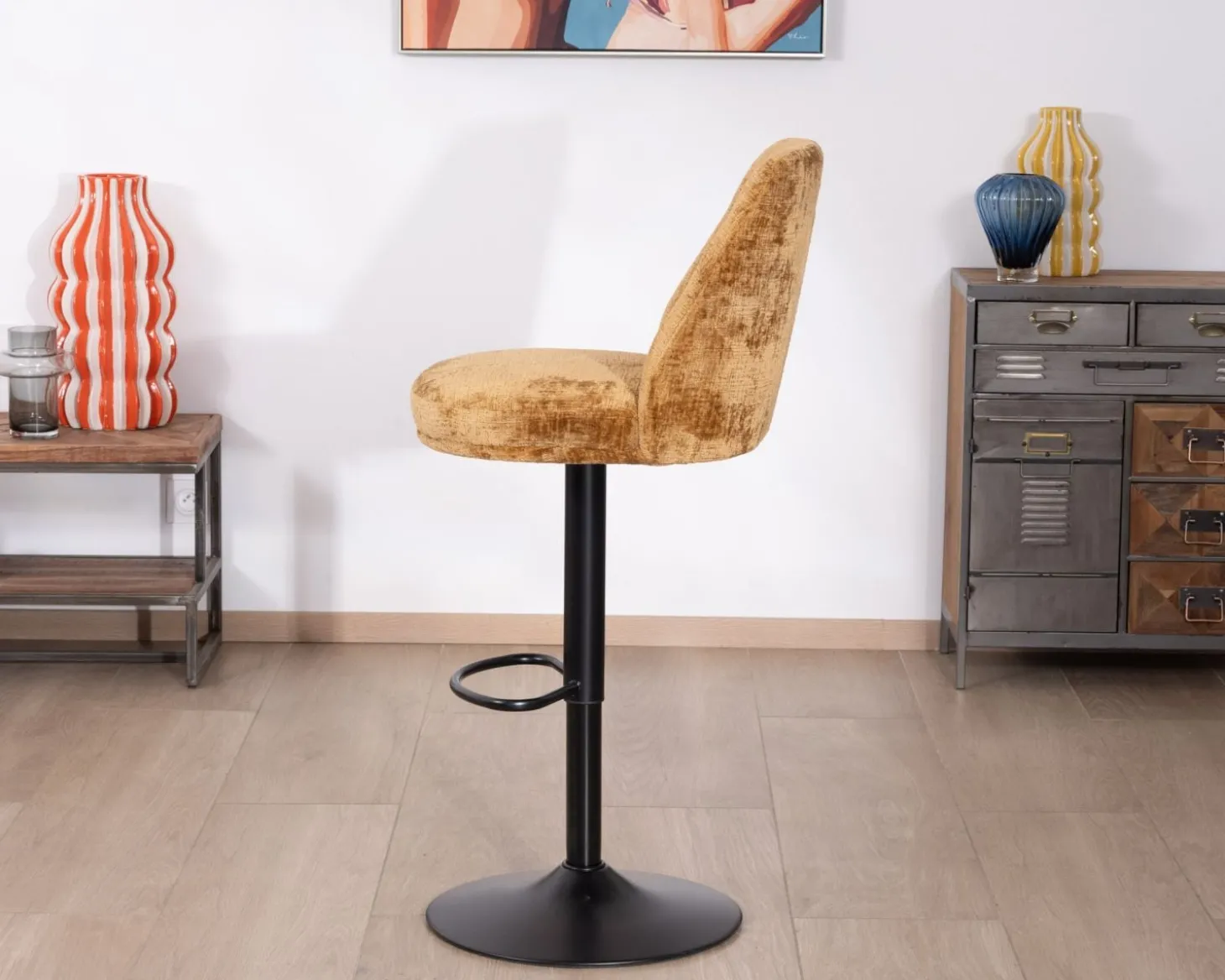 Lot de 2 chaises de bar pivotantes et réglables en velours ocre "Zoung" et pied en métal noir