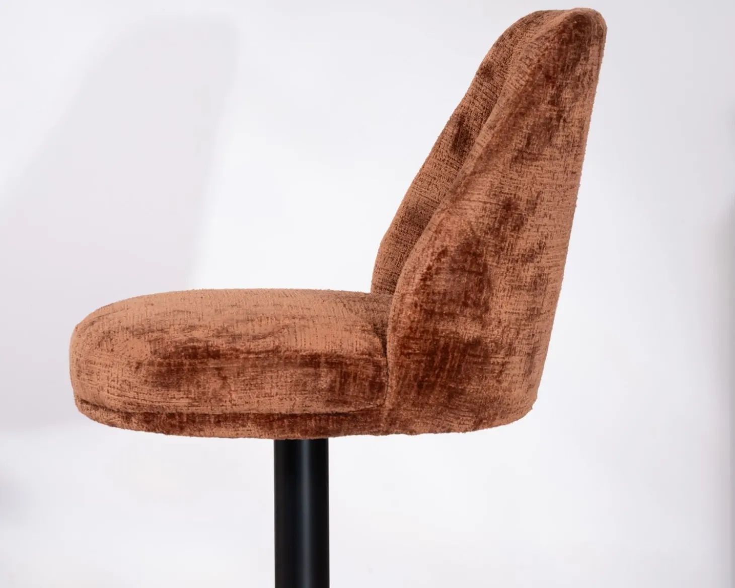 Lot de 2 chaises de bar pivotantes en velours ras terracotta avec dossier haut "Zoung" hauteur réglable