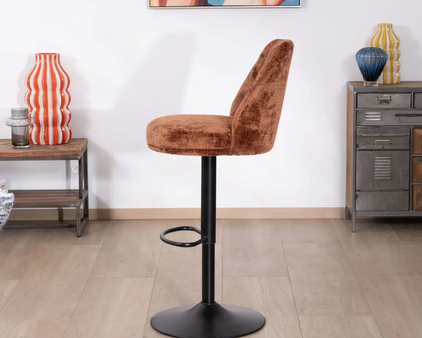 Lot de 2 chaises de bar pivotantes en velours ras terracotta avec dossier haut "Zoung" hauteur réglable