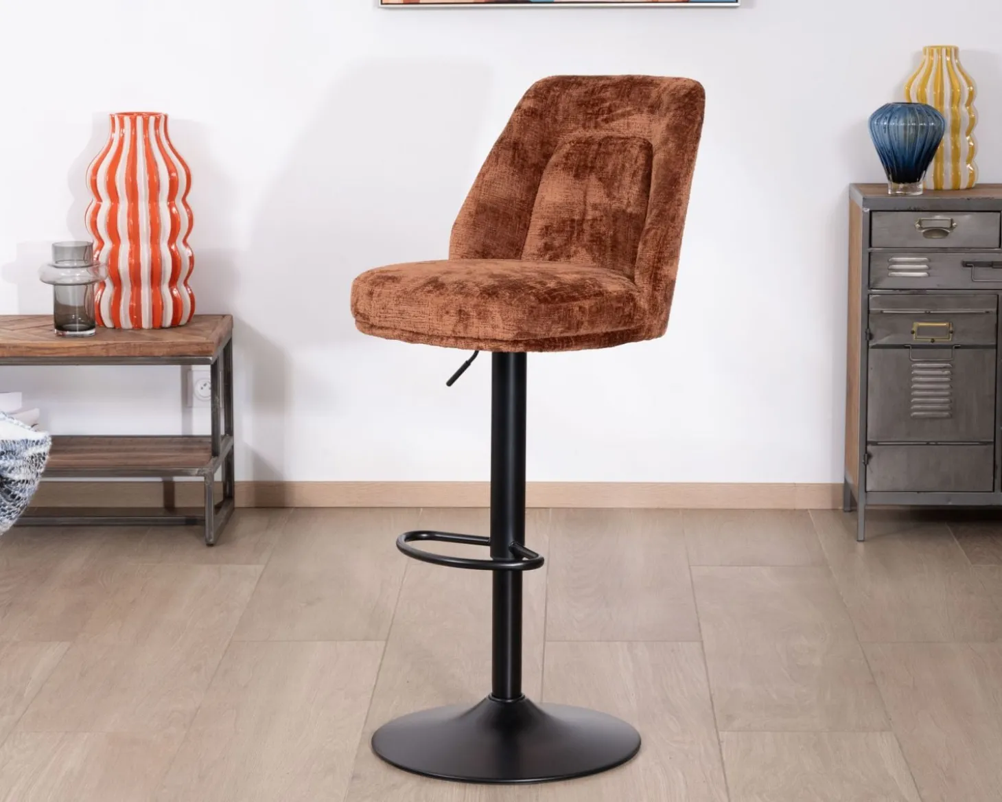 Lot de 2 chaises de bar pivotantes en velours ras terracotta avec dossier haut "Zoung" hauteur réglable