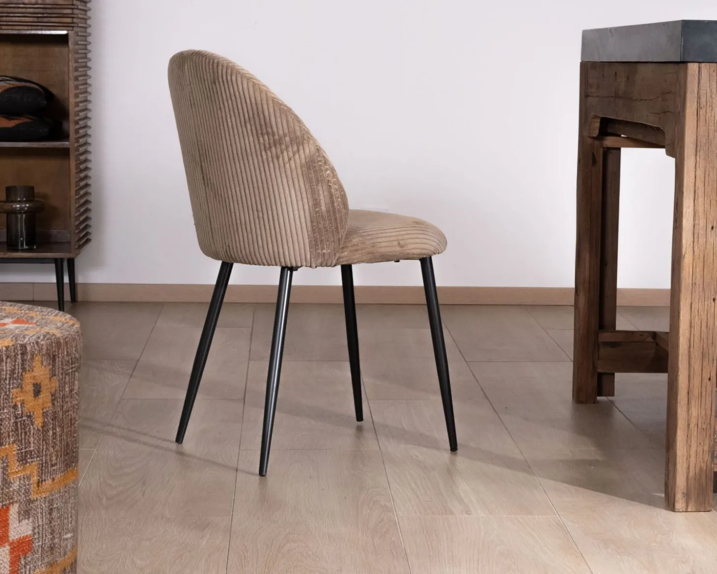 Lot de 4 chaises de repas en velours côtelé taupe esprit vintage "Bellot"