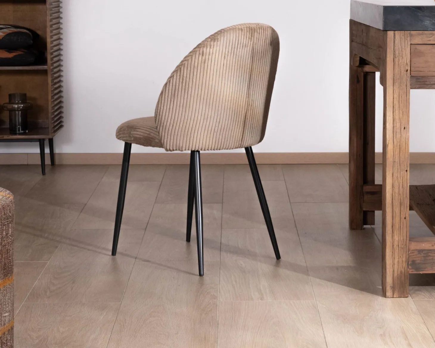 Lot de 4 chaises de repas en velours côtelé taupe esprit vintage "Bellot"