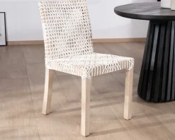 Lot de 2 chaises de repas en teck et cuir blanc tressé "Mambow"
