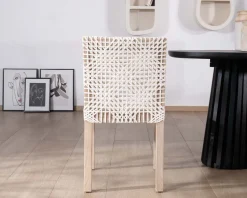 Lot de 2 chaises de repas en teck et cuir blanc tressé "Mambow"