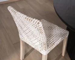 Lot de 2 chaises de repas en teck et cuir blanc tressé 