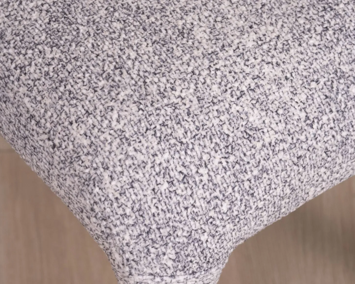 Lot de 2 chaises de repas contemporaines “Milano” en tissu chiné gris clair à habillage intégral