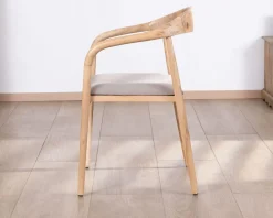 Lot de 2 chaises de repas épurées en acacia avec assise tissu beige 