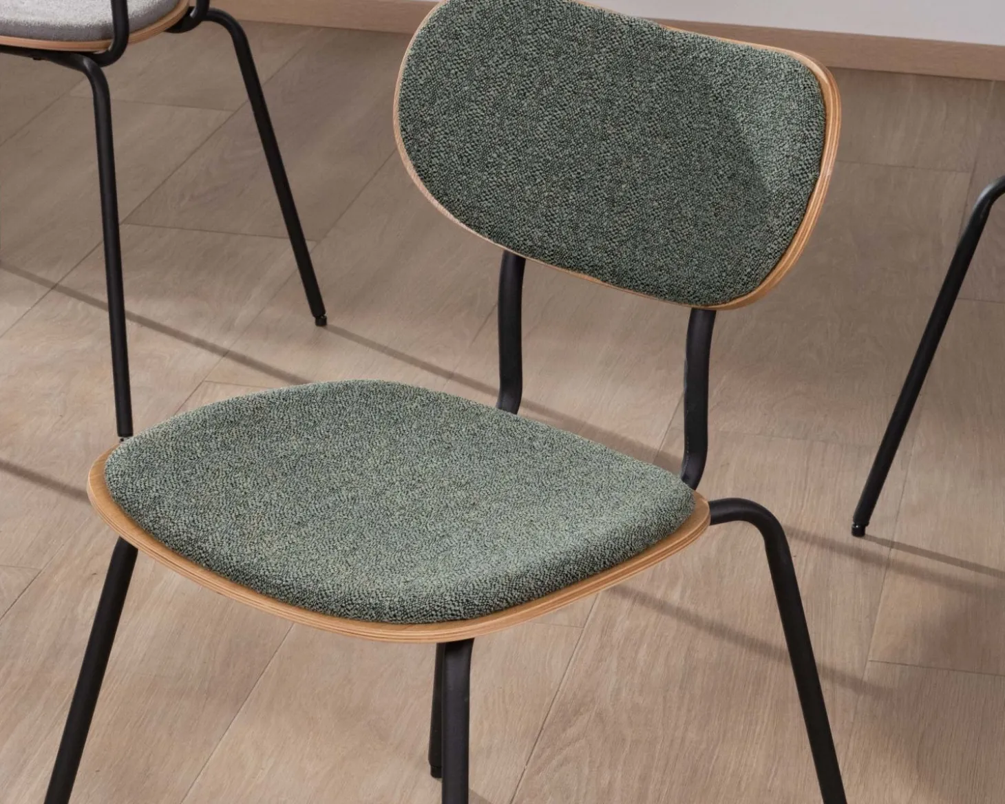 Lot de 4 chaises de repas en tissu vert "Lino" style rétro