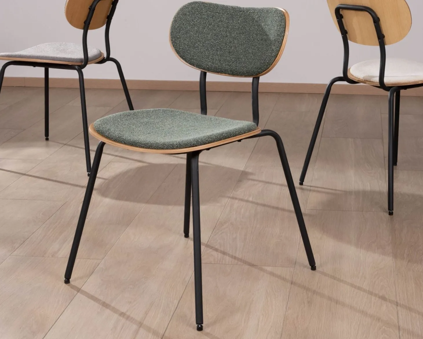 Lot de 4 chaises de repas en tissu vert "Lino" style rétro