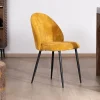 Lot de 4 chaises de repas en velours moutarde et pieds en métal noir "Bellot" esprit vintage