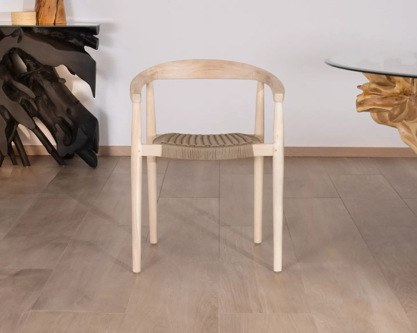 Lot de 4 chaises en teck naturel et assise tressée "Tiska"
