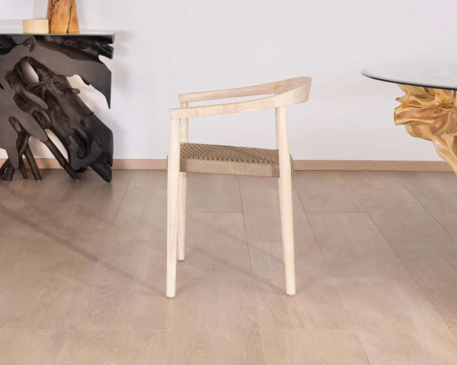 Lot de 4 chaises en teck naturel et assise tressée "Tiska"