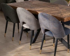 Lot de 2 chaises en tissu bleu foncé et pieds métal laqué noir 