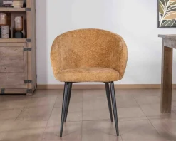 Lot de 2 chaises enveloppantes en tissu jaune et pieds métal noirs 