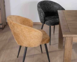 Lot de 2 chaises enveloppantes en tissu jaune et pieds métal noirs 