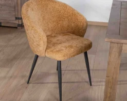 Lot de 2 chaises enveloppantes en tissu jaune et pieds métal noirs 