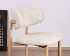 Lot de 2 chaises mi-hauteur style scandinave en tissu blanc cassé "Arpège" pieds métal aspect bois clair