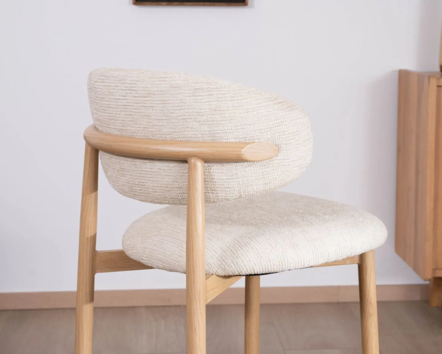 Lot de 2 chaises mi-hauteur style scandinave en tissu blanc cassé "Arpège" pieds métal aspect bois clair