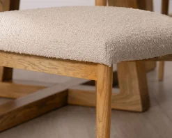 Lot de 2 chaises scandinaves en bois grisé et tissu bouclettes beige "Isadora"